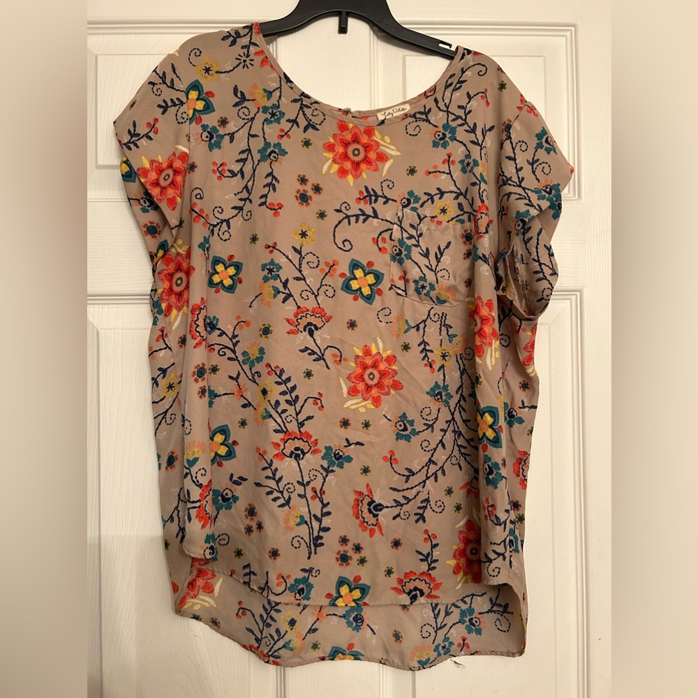 Beautiful Lily White Size XL Blouse